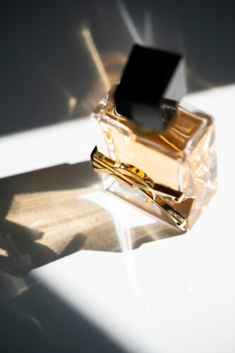 ©ElaVisual.com_Parfum_sunlight_reflection ©ElaVisual.com_Parfum_sunlight_reflection