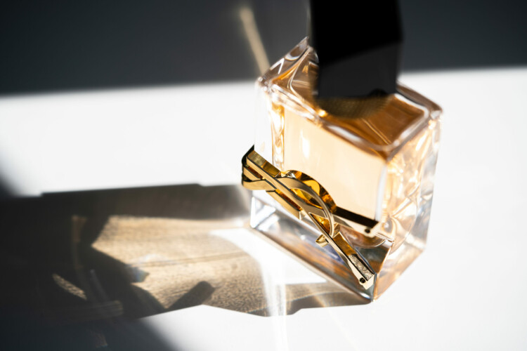 ©ElaVisual.com_Parfum_sunlight_reflection2 ©ElaVisual.com_Parfum_sunlight_reflection2